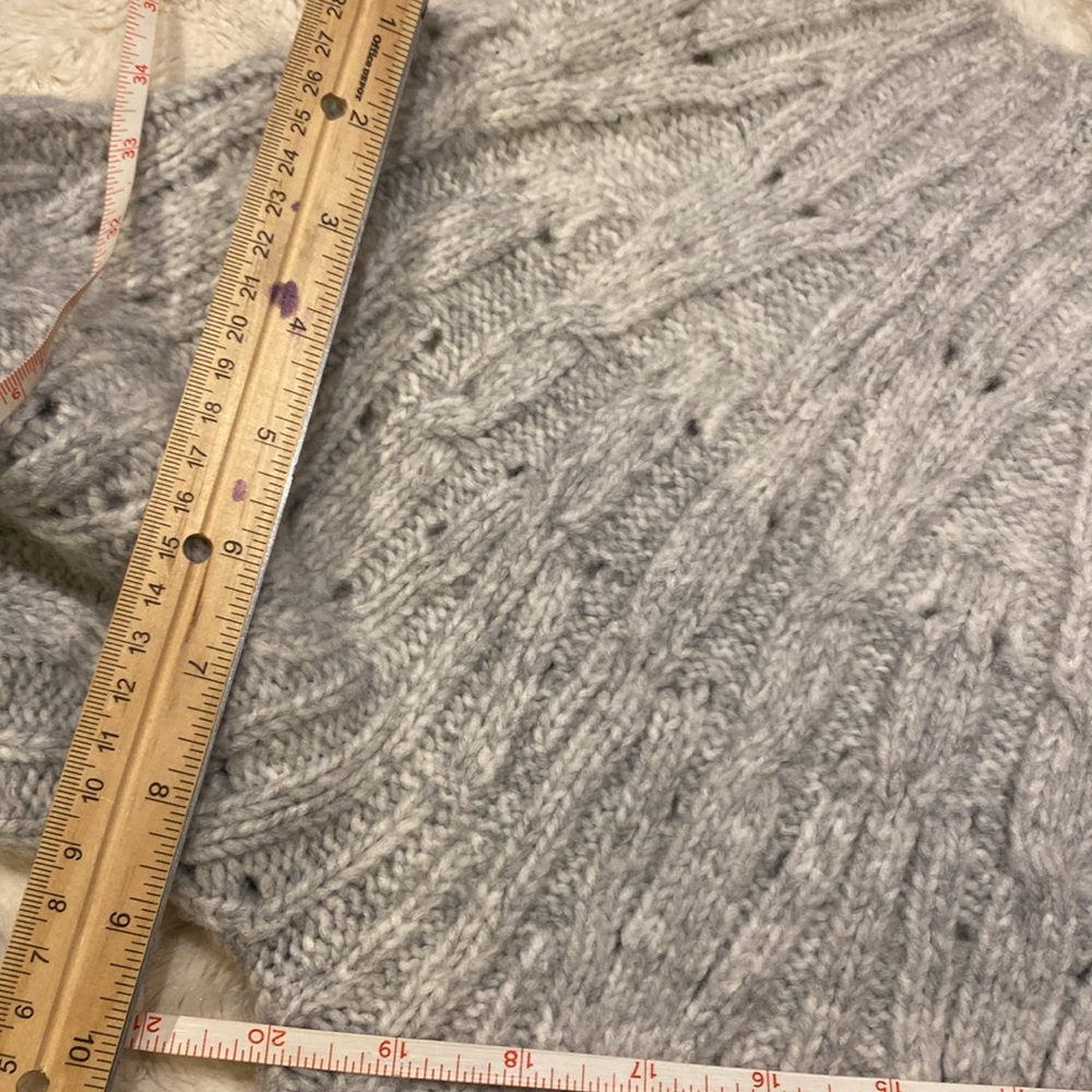 WHBM OMBRÉ cable knitted chunky gray sweater size Medium - Picture 9 of 10